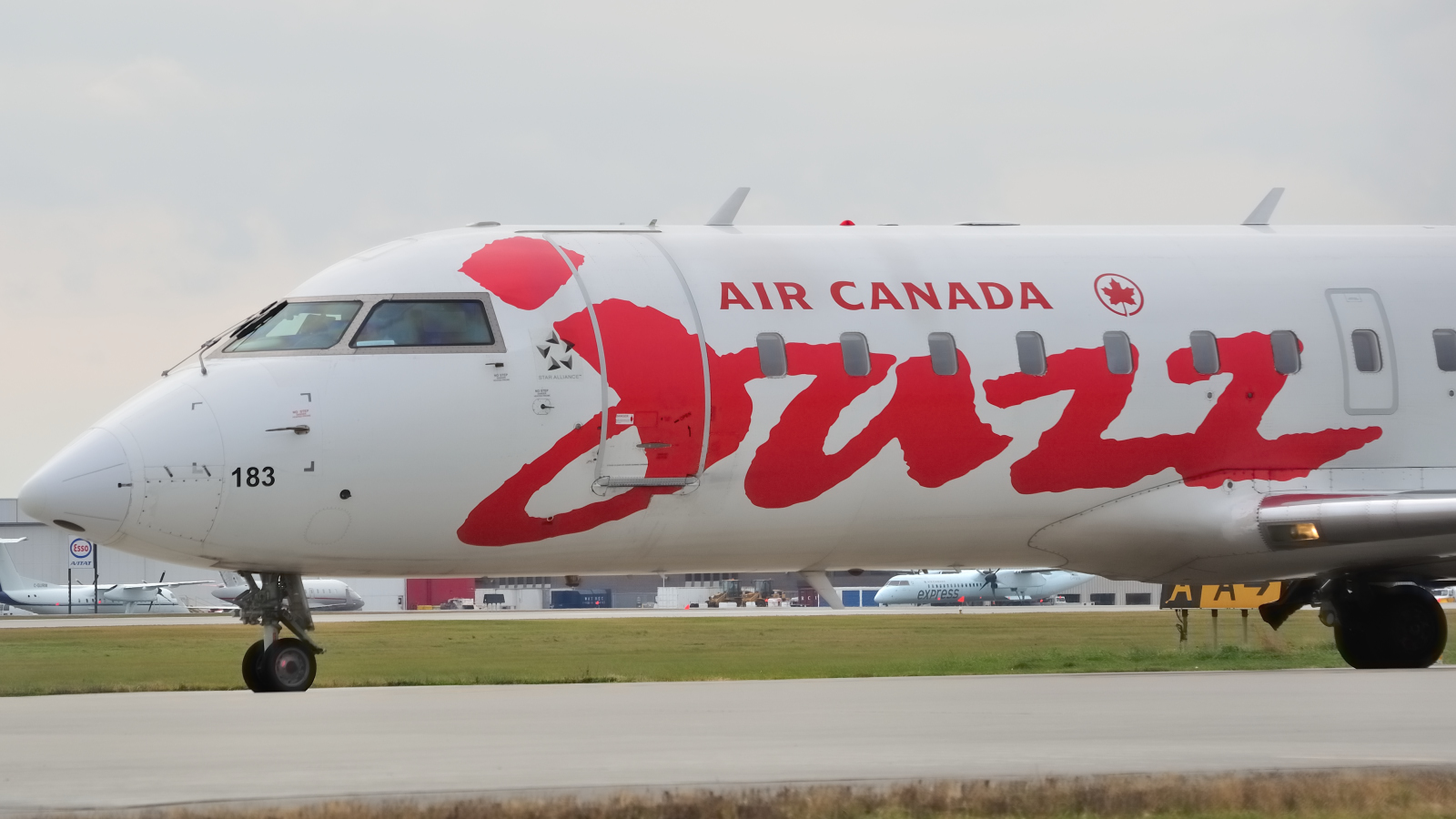 C-GKEP (7303) 1999 Bombardier CRJ-200