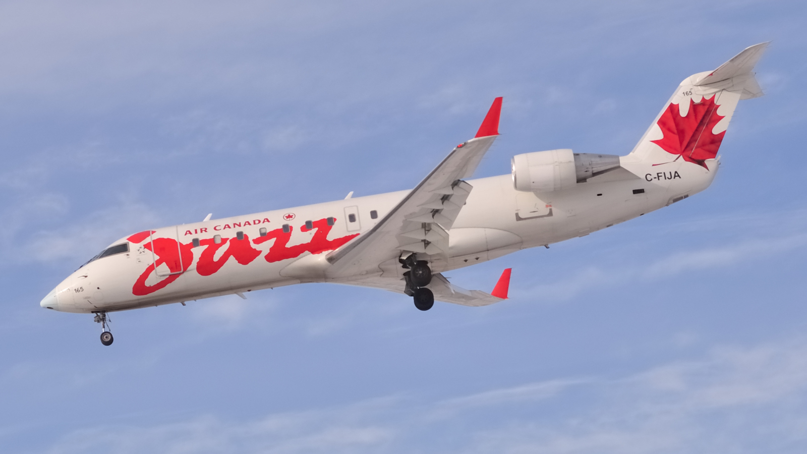 C-FIJA (7987) 2004 Bombardier CRJ-200