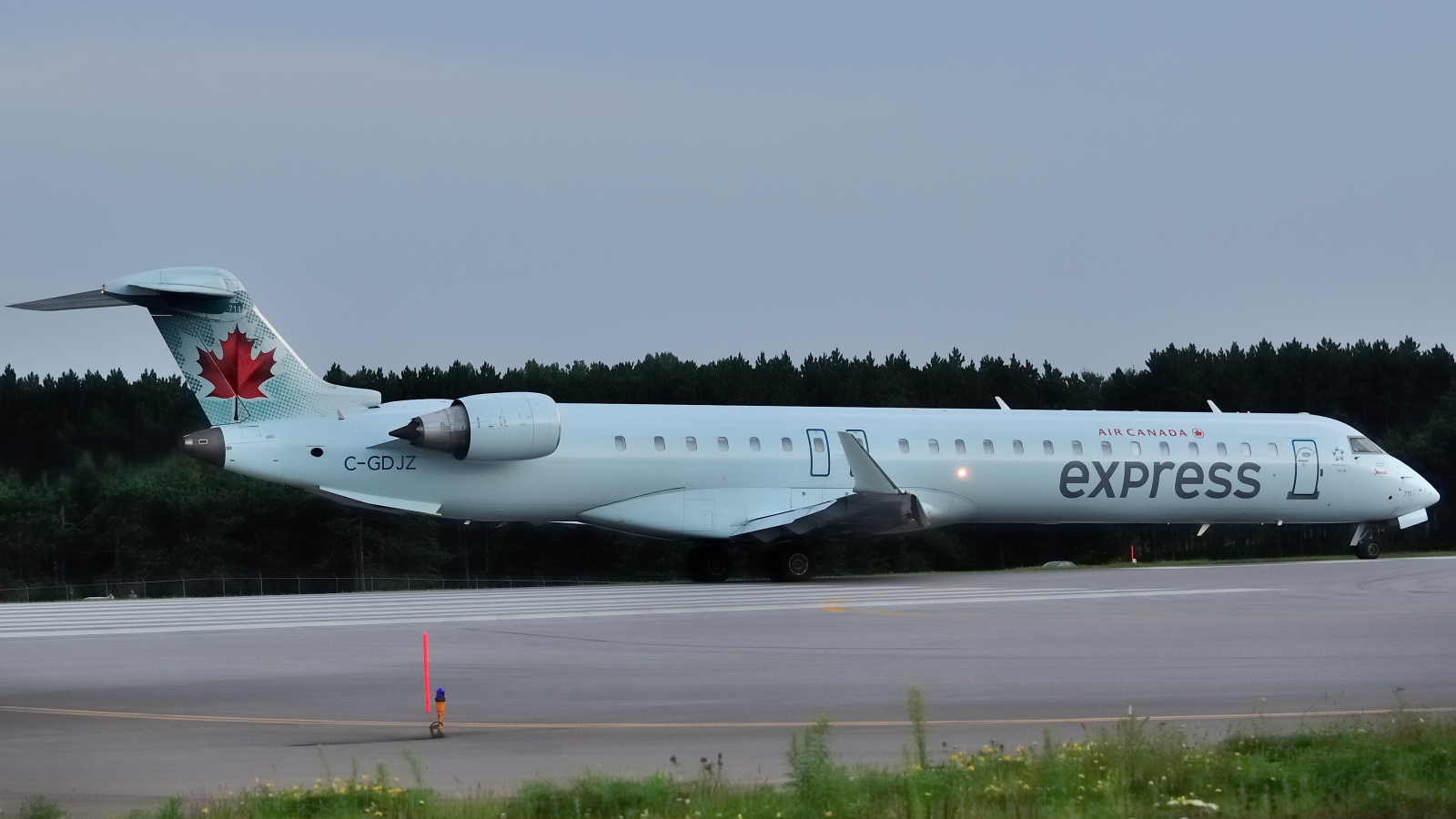 C-GDJZ (15049) 2005 Bombardier CRJ-705