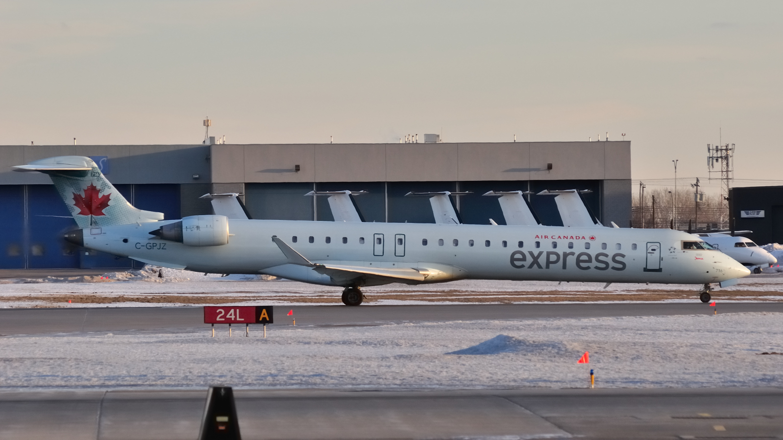 C-GPJZ (15055) 2005 Bombardier CRJ-900