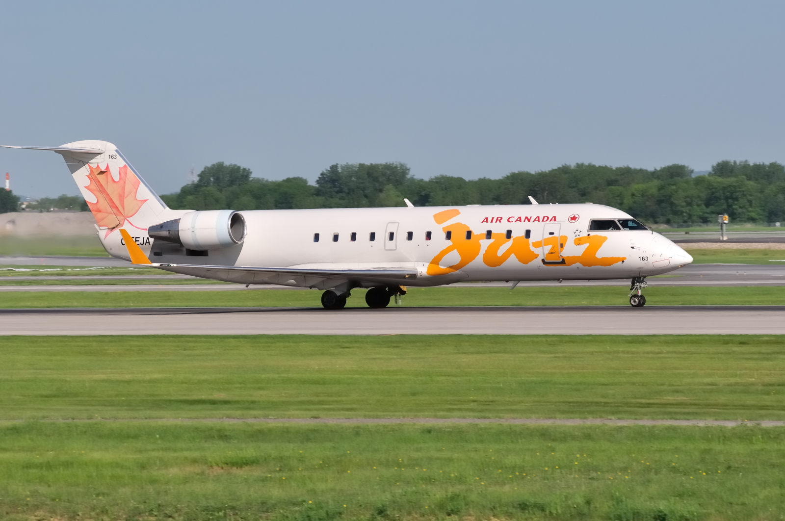 C-FEJA (7983) 2004 Bombardier CRJ-200
