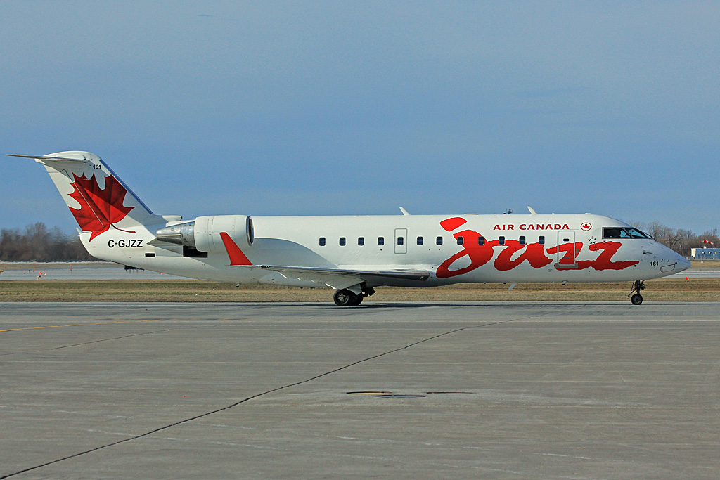 C-GJZZ · Bombardier CRJ-200ER · (YUL / CYUL)
