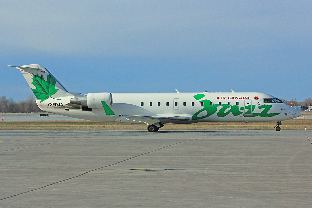 C-FDJA (7979) 2004 Bombardier CRJ-200