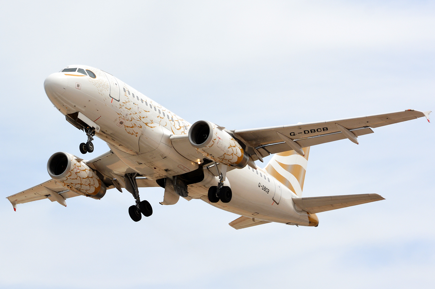 G-DBCB · Airbus A319-131 · (FAO / LPFR)