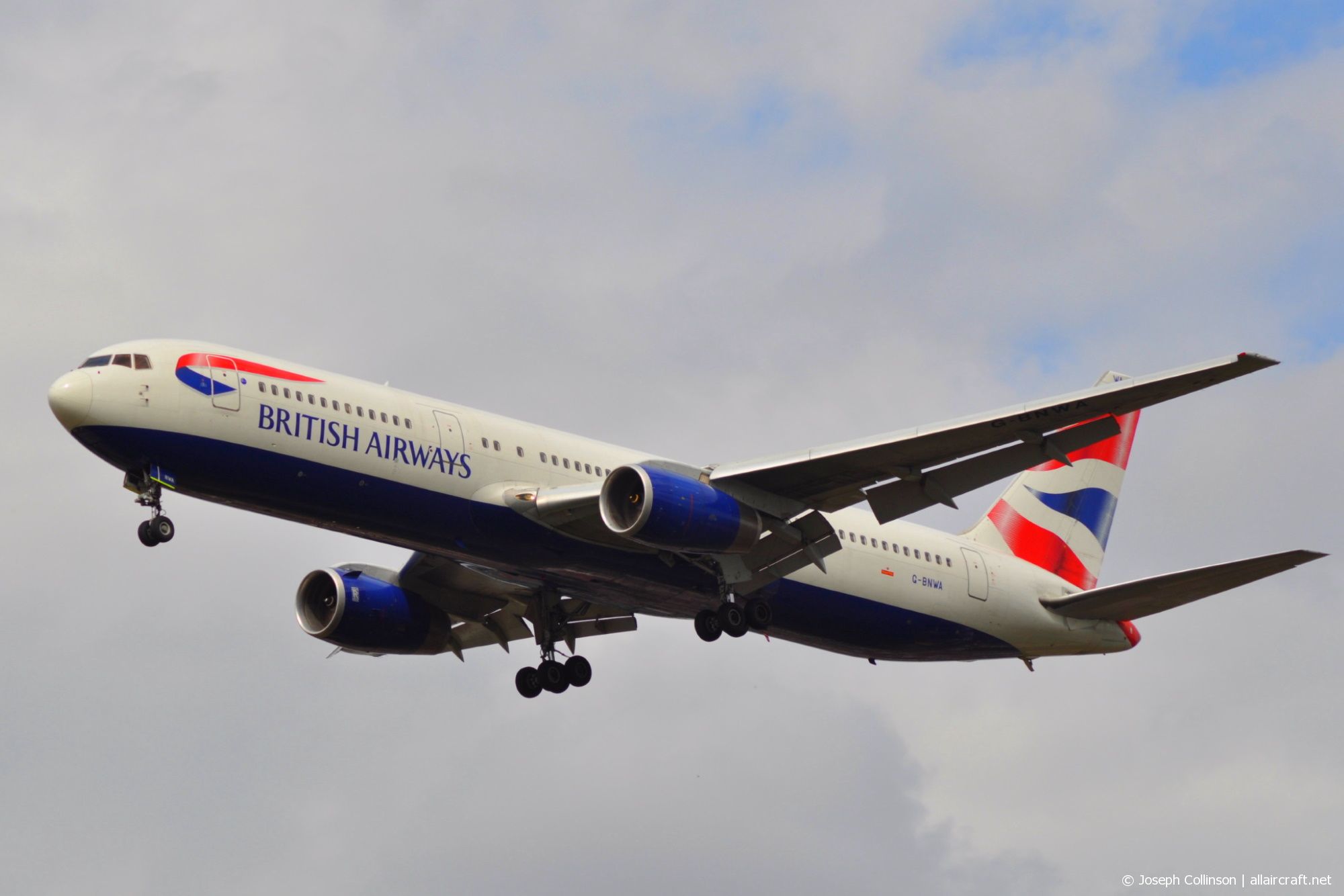 G-BNWA (cn 24333) Boeing 767-336ER