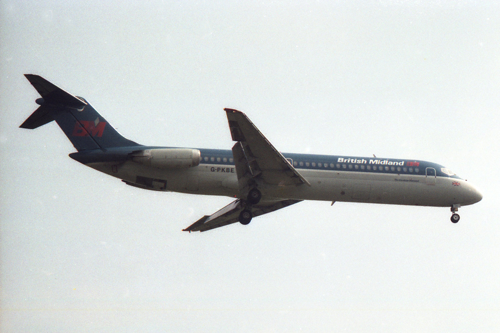 G-PKBE (cn 47523) McDonnell Douglas DC-9-32