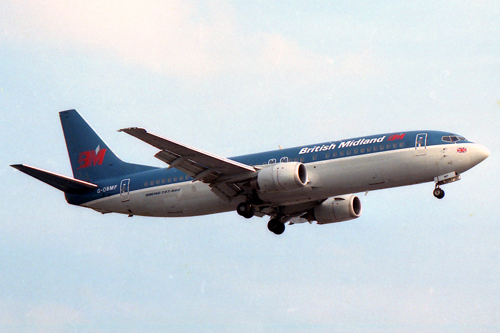 G-OBMF (cn 23868) Boeing 737-4Y0