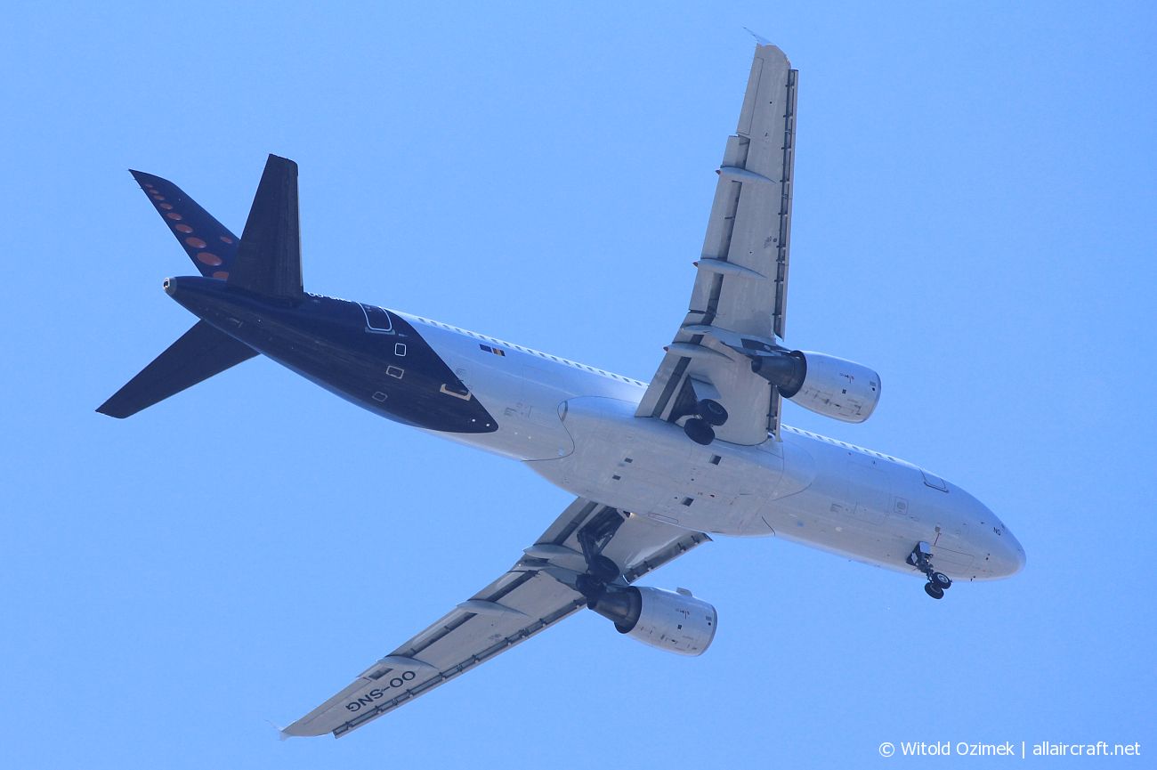 OO-SNG (1885) 2002 Airbus A320-214