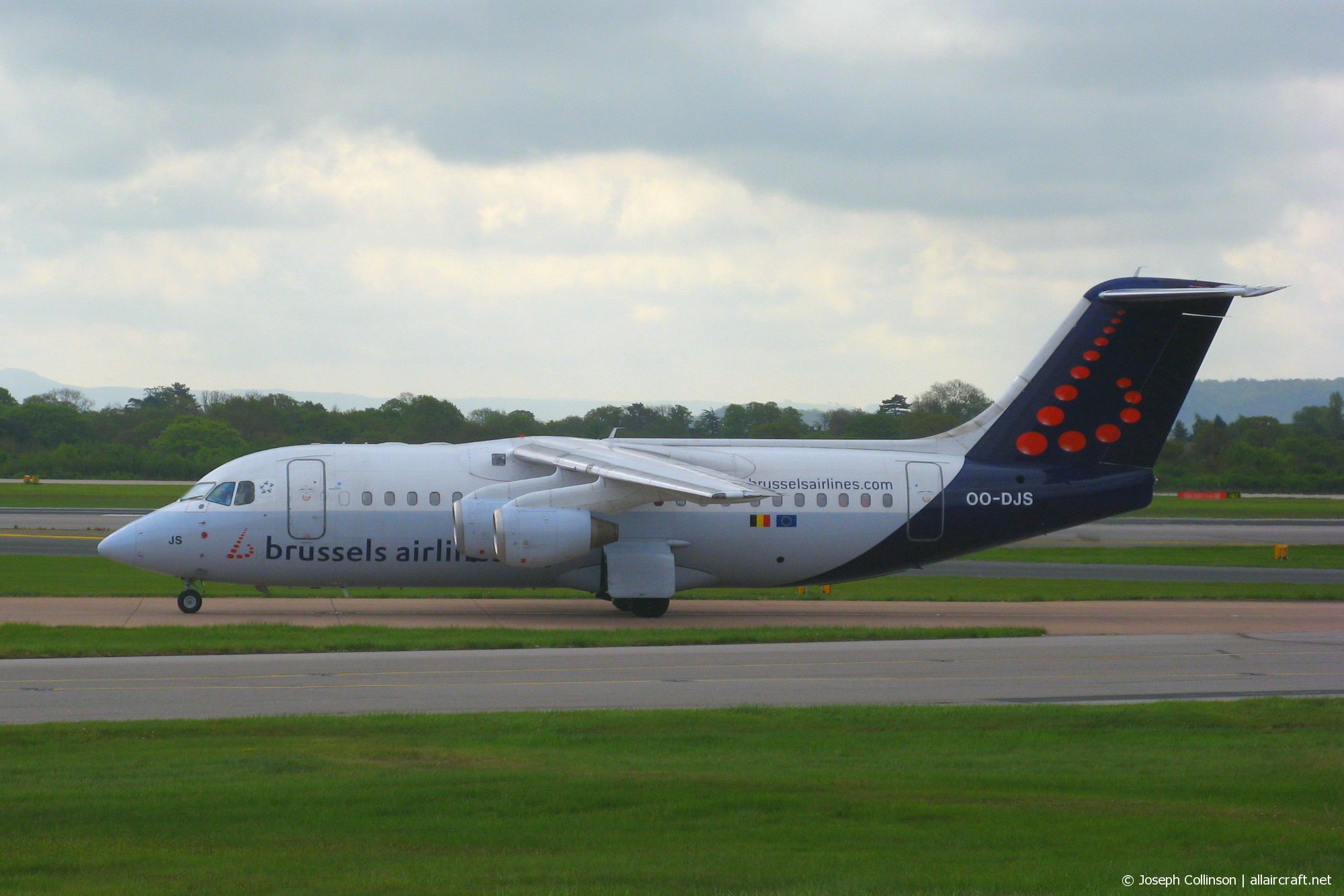 OO-DJS (cn E2292) BAe Avro RJ85
