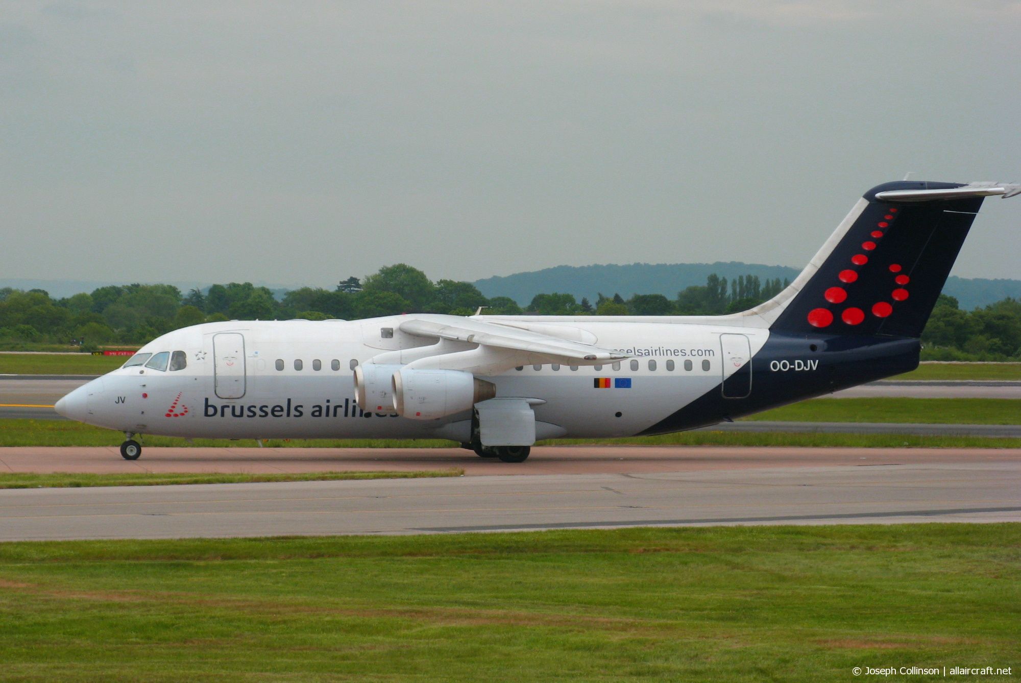 OO-DJV (cn E2295) BAe Avro RJ85