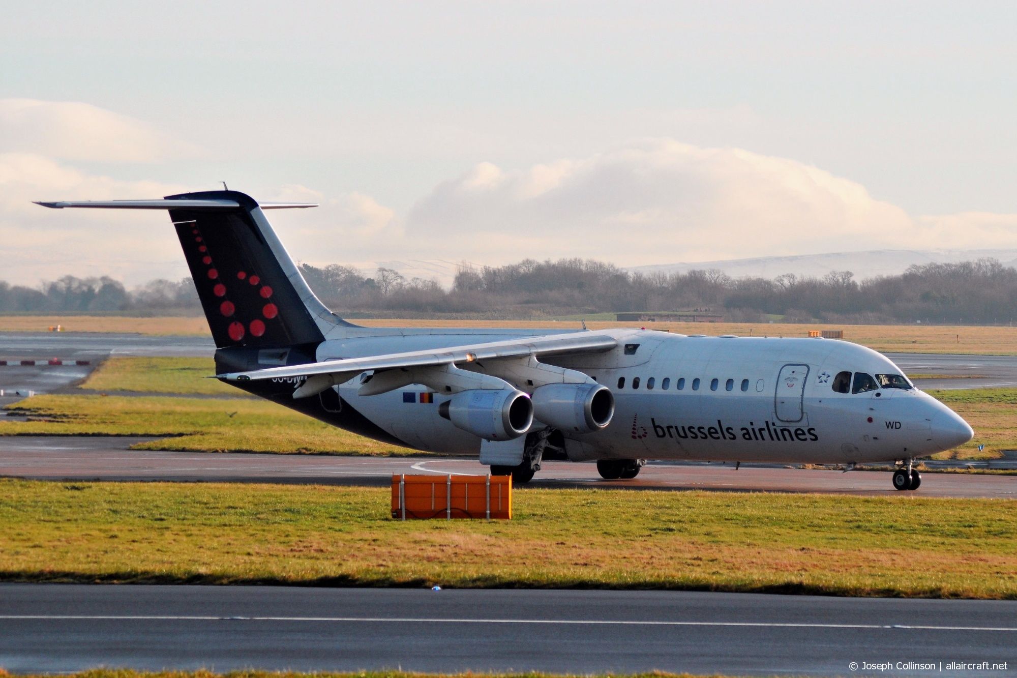 OO-DWD (E3324) 1998 British Aerospace Avro RJ100