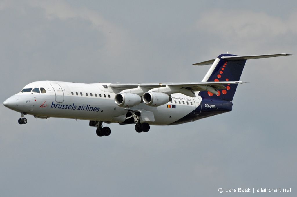 OO-DWF (cn E3332) BAe Avro RJ100