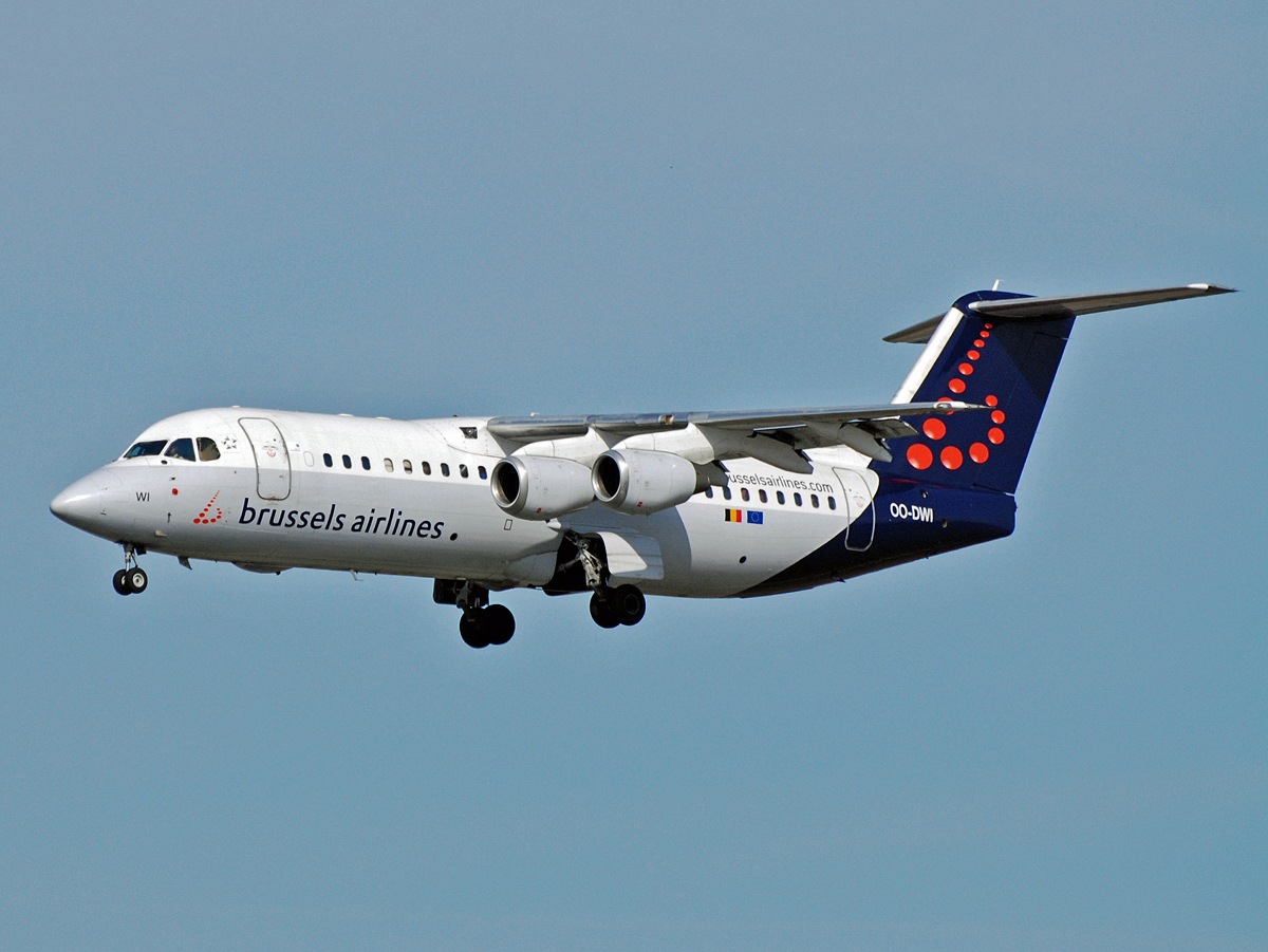 OO-DWI (E3342) 1999 British Aerospace Avro RJ100