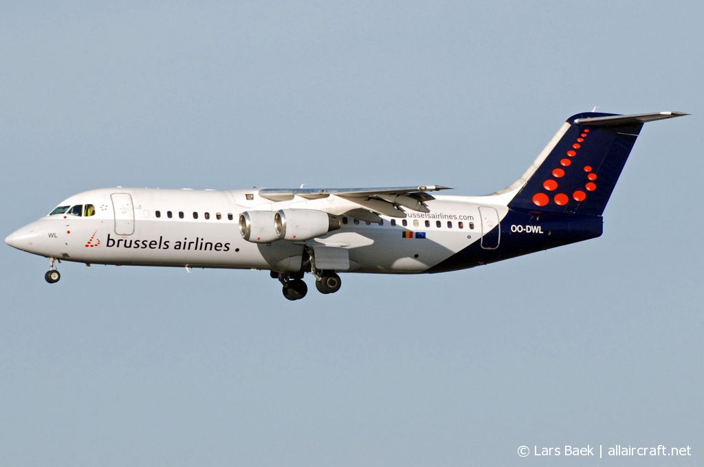 OO-DWL (cn E3361) BAe Avro RJ100