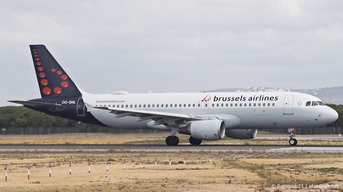 OO-SNL (1961) 2003 Airbus A320-214