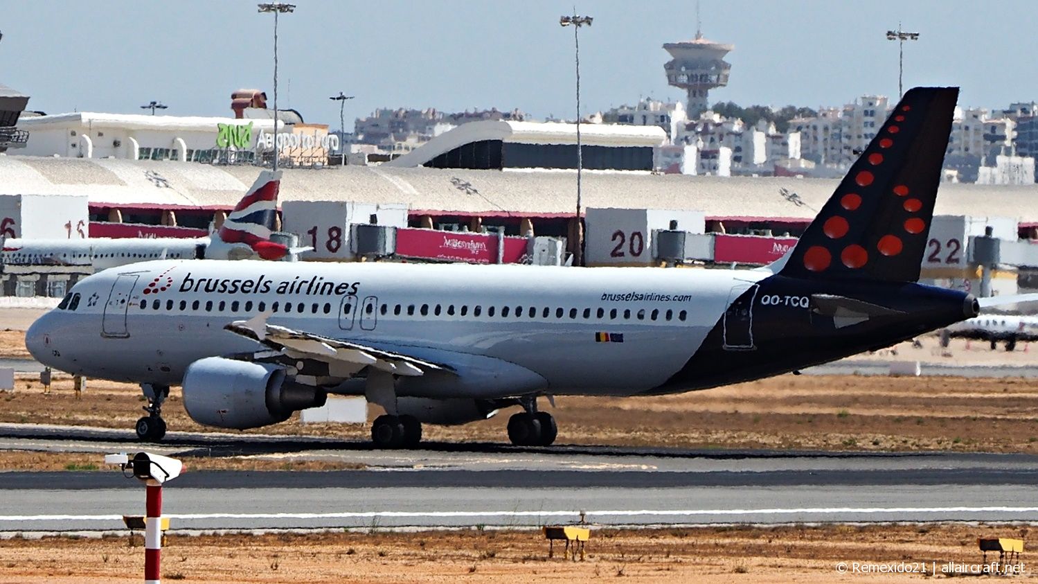 OO-TCQ · Airbus A320-214 · (FAO / LPFR)