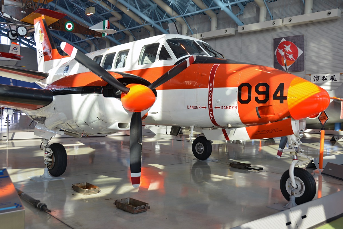 03-3094 (LC-334) Beechcraft A65 Queen Air