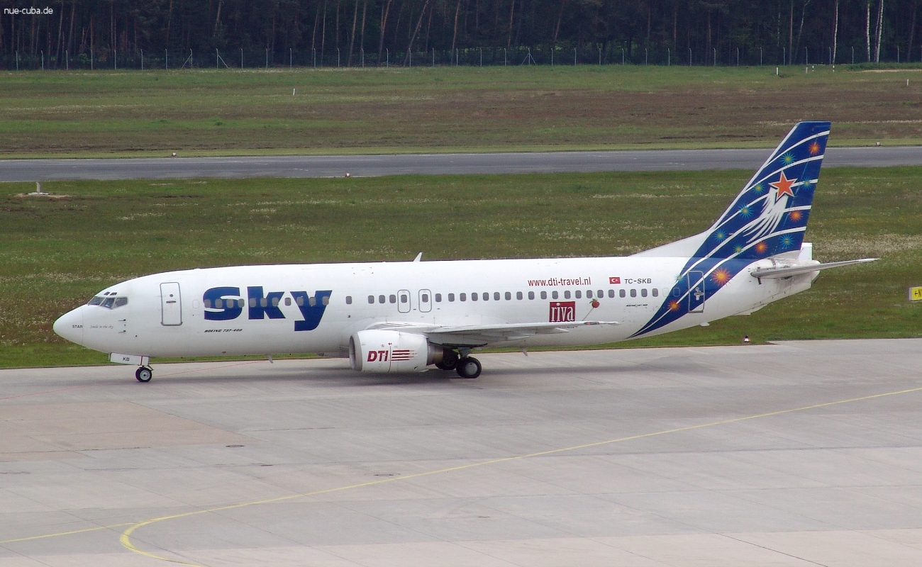 TC-SKB (cn 27004) Boeing 737-430