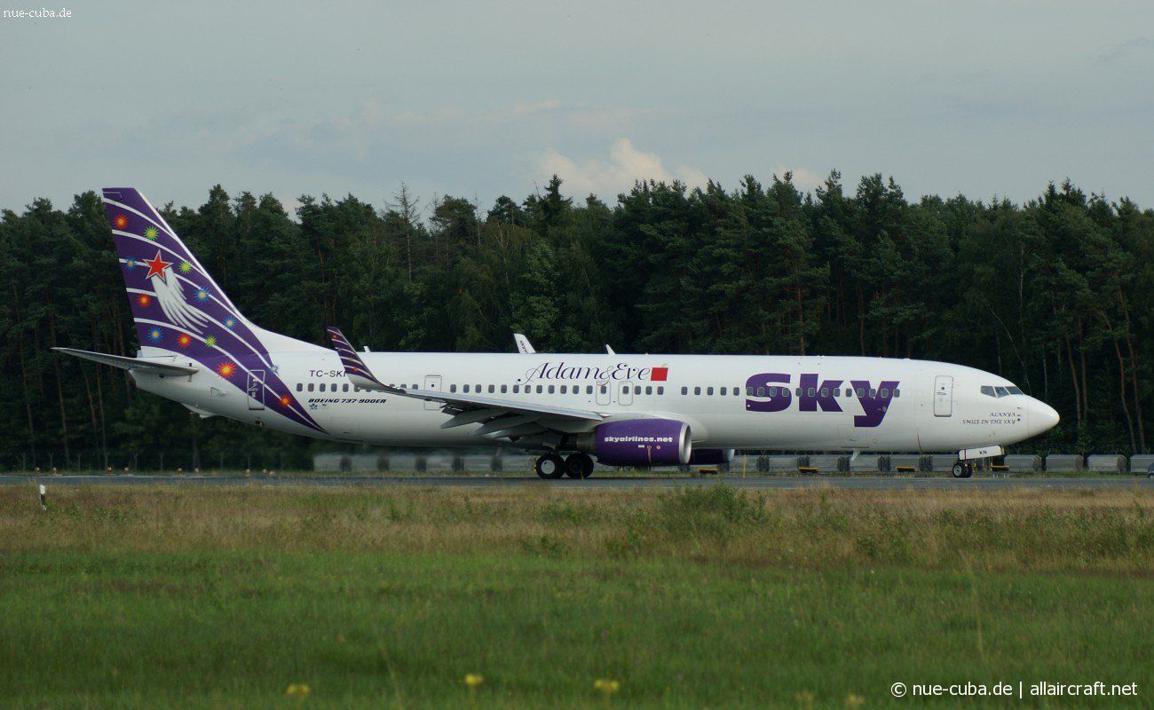 TC-SKN (36086) 2009 Boeing 737-94XER (WL)