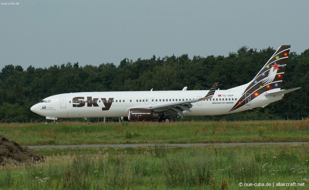 TC-SKP (36087) 2009 Boeing 737-94XER (WL)