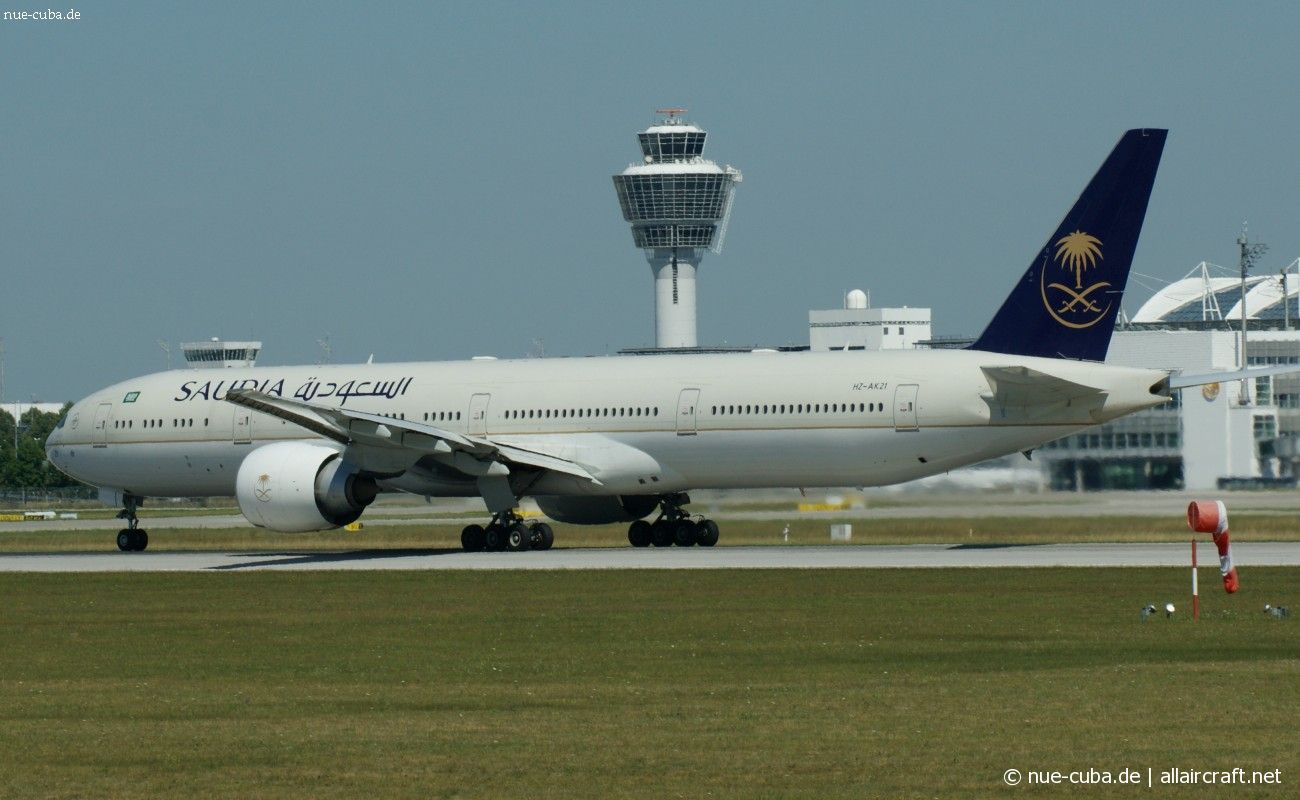 HZ-AK21 (cn 41057) Boeing 777-368/ER