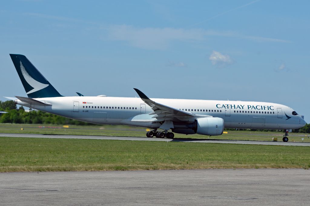 B-LRE (039) 2016 Airbus A350-941