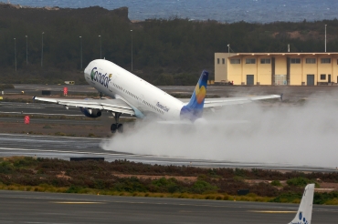 D-AICF (905) 1998 Airbus A320-212