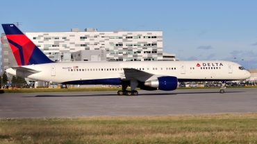 N661DN (24972) Boeing 757-232