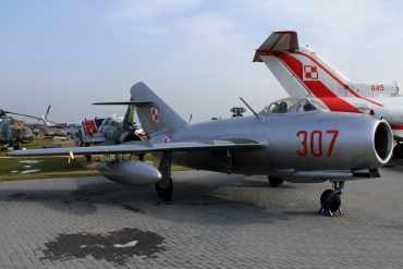 307 (1B-00307) PZL-Mielec Lim-2