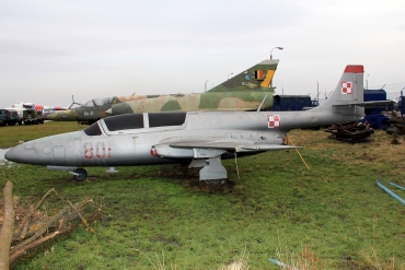 801 (1H-0801) PZL TS-11 Iskra