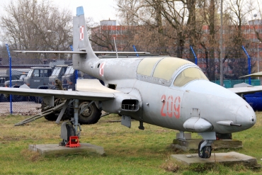 209 (1H 02-09) 1964 PZL-Mielec TS-11 Iskra