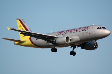 D-AKNK (1077) 1999 Airbus A319-112