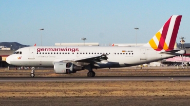 D-AKNK (1077) 1999 Airbus A319-112