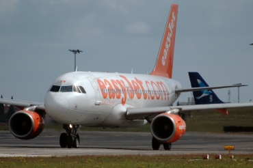 G-EZAW (2812) 2006 Airbus A319-111