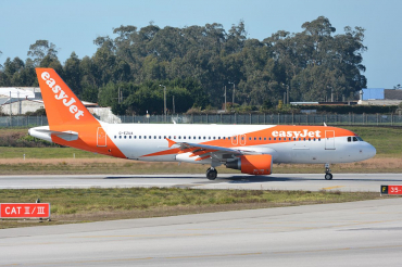 G-EZUA (4588) 2011 Airbus A320-214