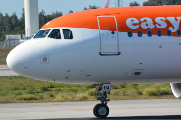 G-EZUA (4588) 2011 Airbus A320-214