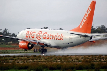 G-EZJD (30242) 2001 Boeing 737-73V