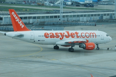 G-EZUA (4588) 2011 Airbus A320-214