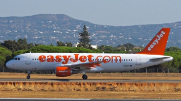 G-EZUA (4588) 2011 Airbus A320-214