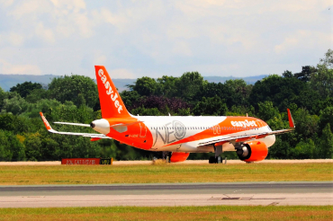 G-UZHC (7802) 2017 Airbus A320-251N