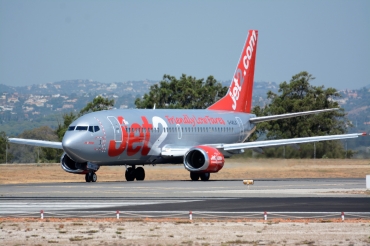 G-CELX (23654) 1986 Boeing 737-377(QC)