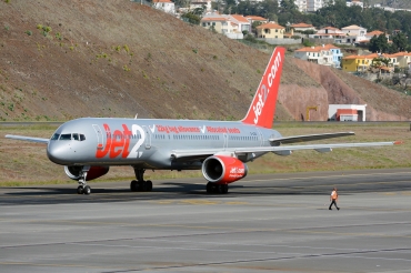 G-LSAI (24016) 1987 Boeing 757-21B