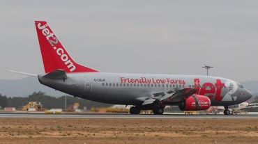 G-CELR (23523) 1986 Boeing 737-330(QC)