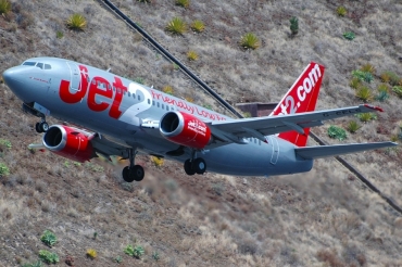 G-CELS (23660) 1986 Boeing 737-377