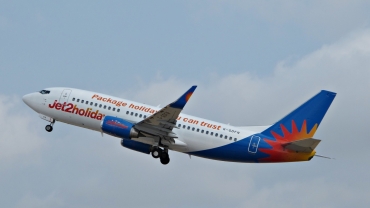 G-GDFN (29332) 1998 Boeing 737-33V(WL)