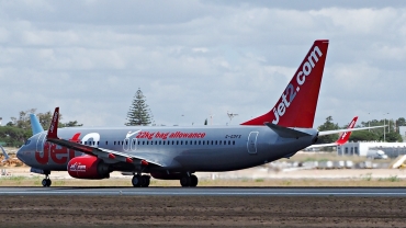 G-GDFS (32243) 2001 Boeing 737-86N(WL)