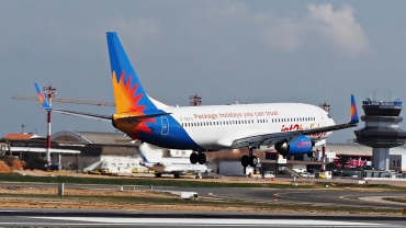 G-GDFU (30416) 2001 Boeing 737-8K5(WL)