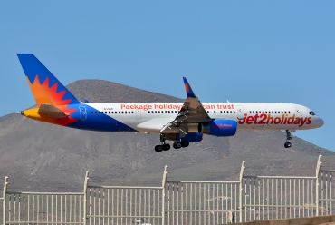 G-LSAC (25488) 1992 Boeing 757-23A(WL)