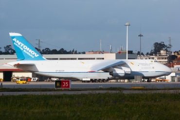 UR-82029 (19530502630) 1991 Antonov An-124-100