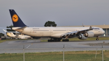 D-AIHI (569) 2004 Airbus A340-642